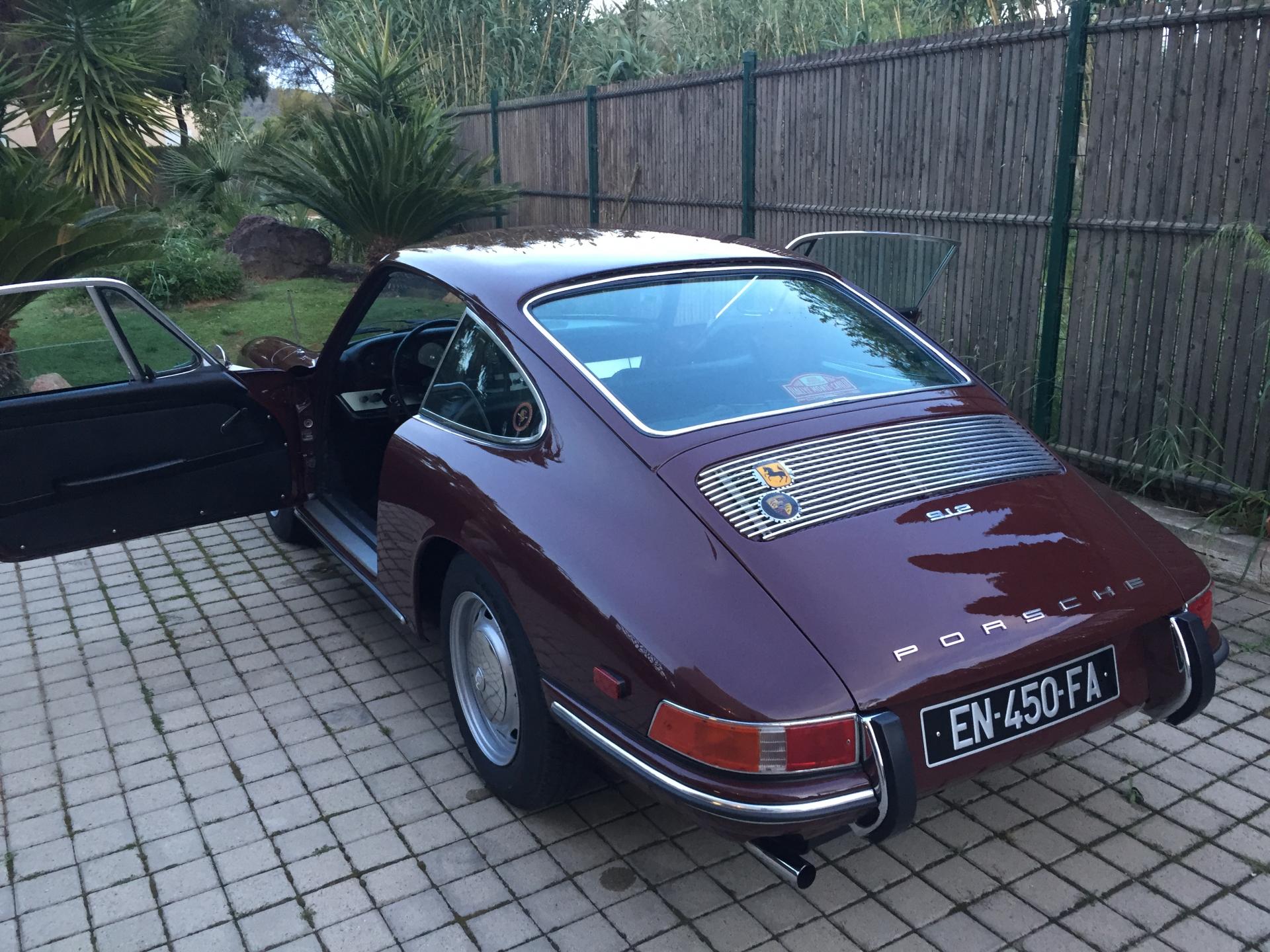 912