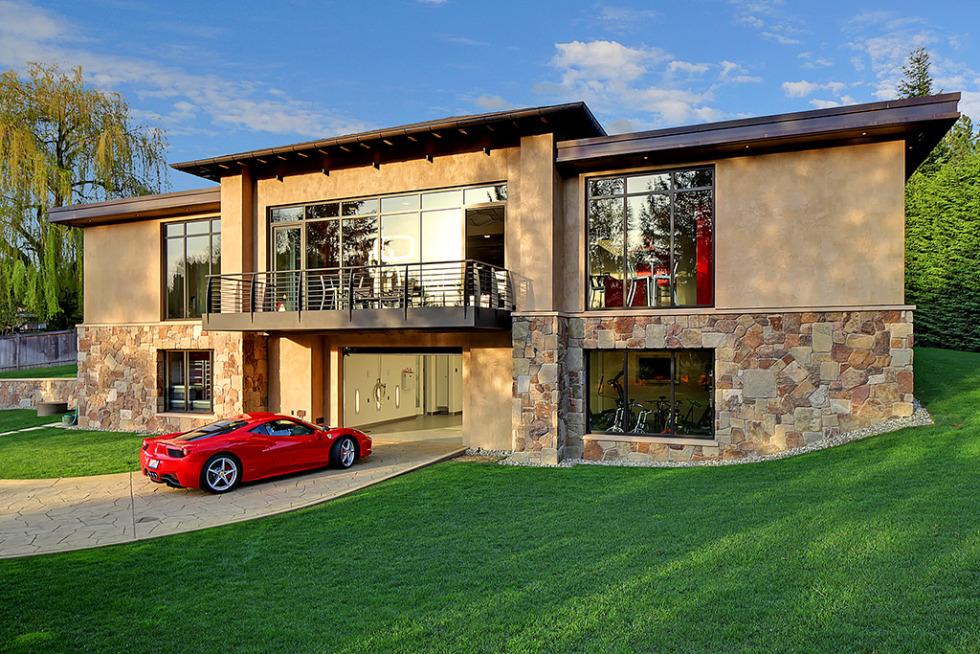 Voici la maison-garage dont tout fan d'automobile rêve !