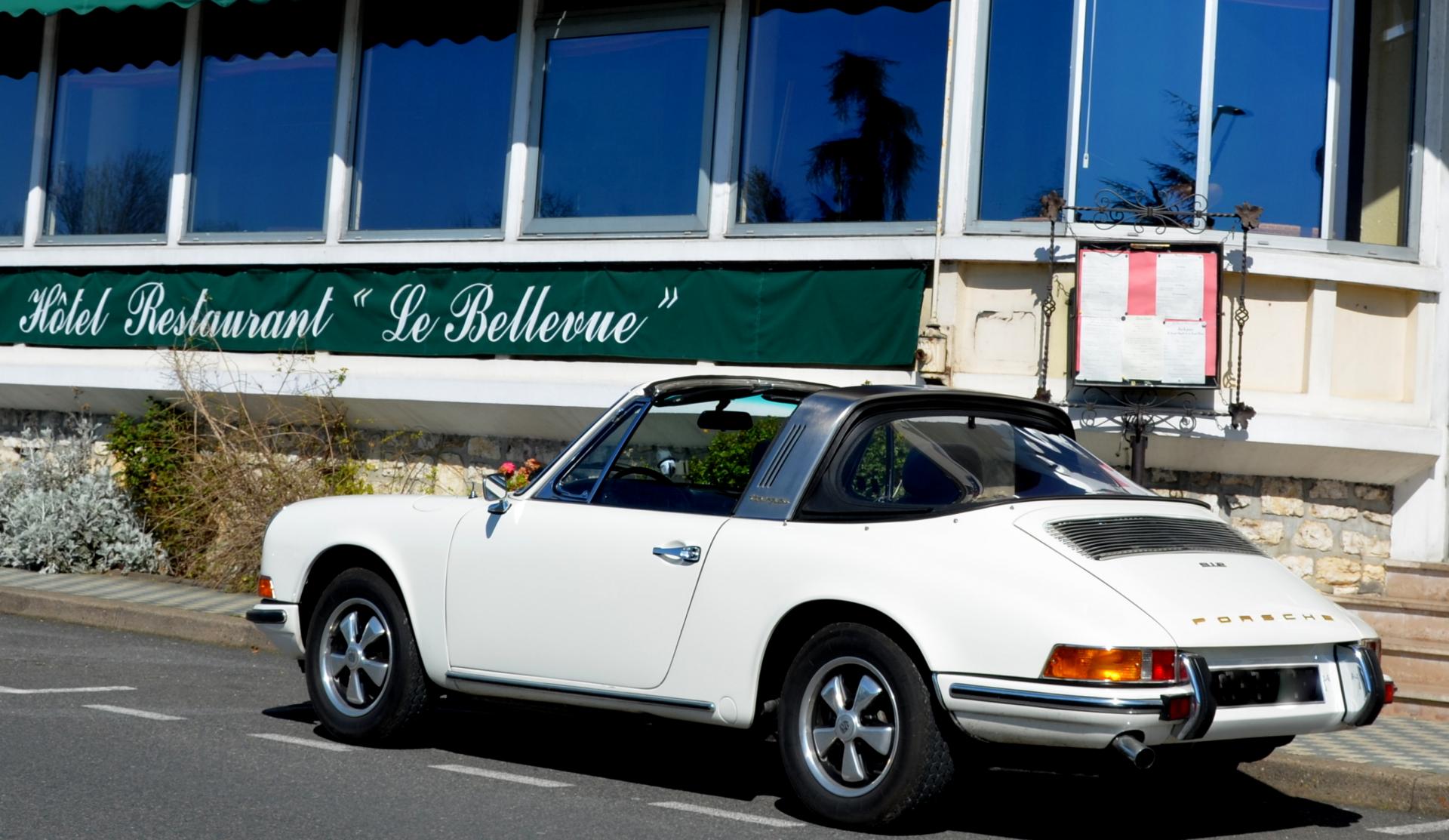 912