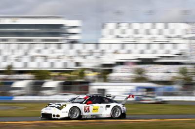 Porsche 911 rsr patrick pilet nick tandy kevin estre