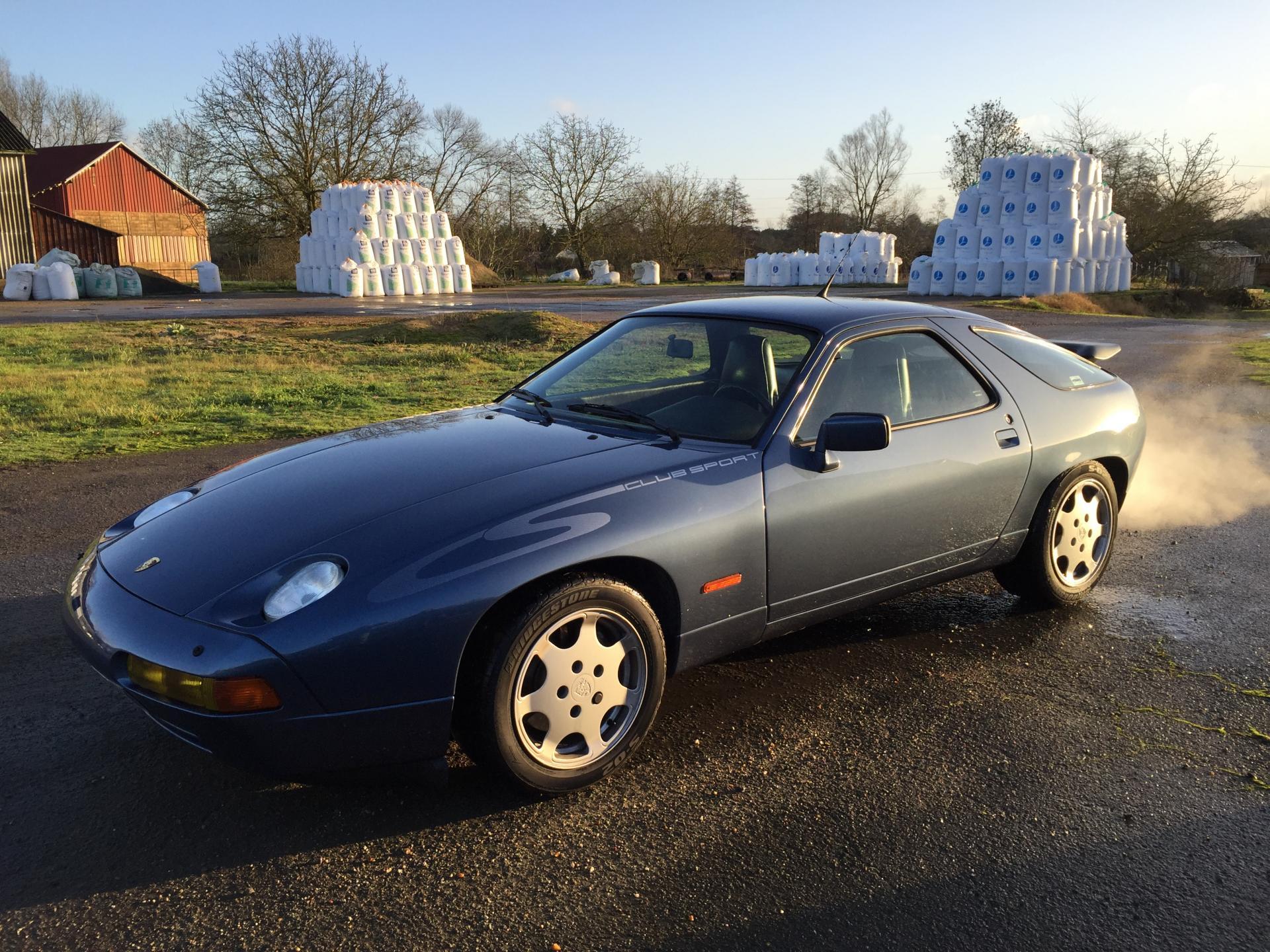 Porsche 928 CS (photo Stéphane Van Gelder)