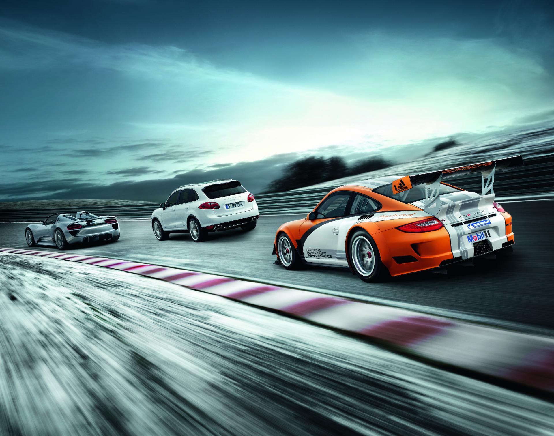 Porsche 918 Spyder, Cayenne S Hybrid et 911 GT3 R Hybrid