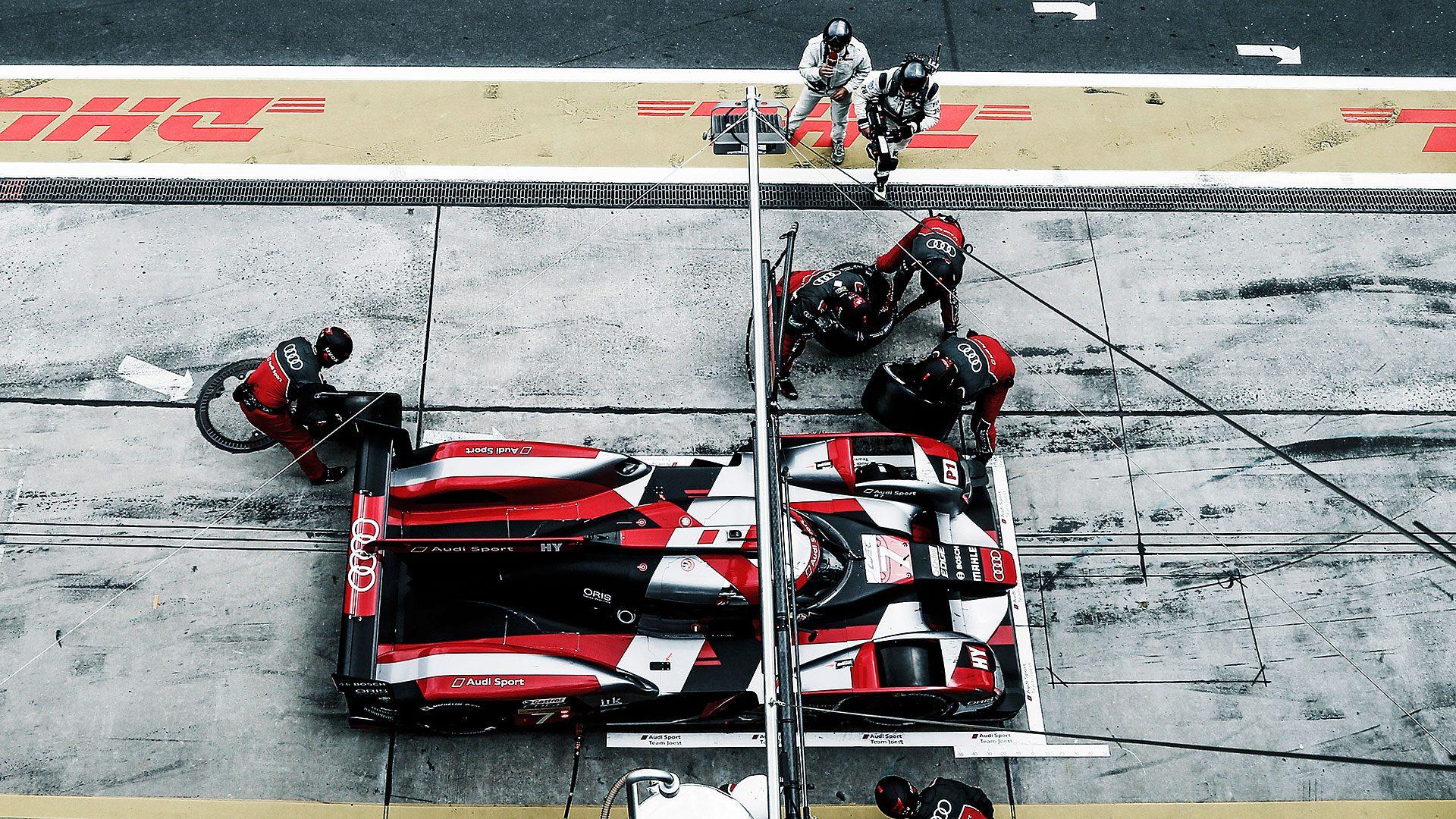 Audi r18 pitstop