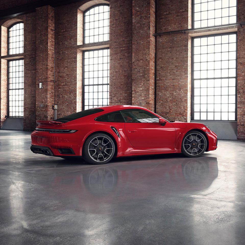 Porsche 992 Turbo S Exclusive Rouge Indien