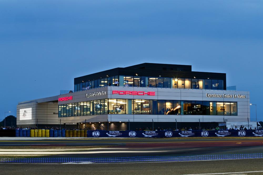 Porsche experience center le mans