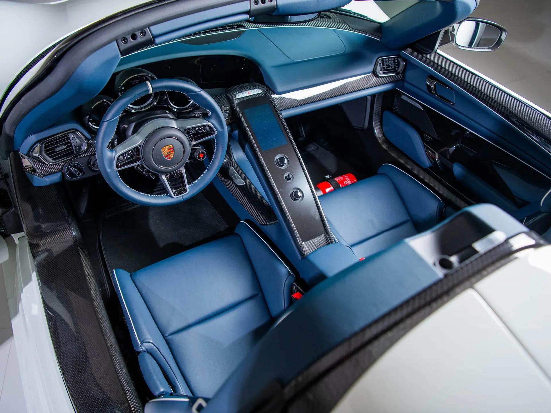 Interieur porsche 918 spyder