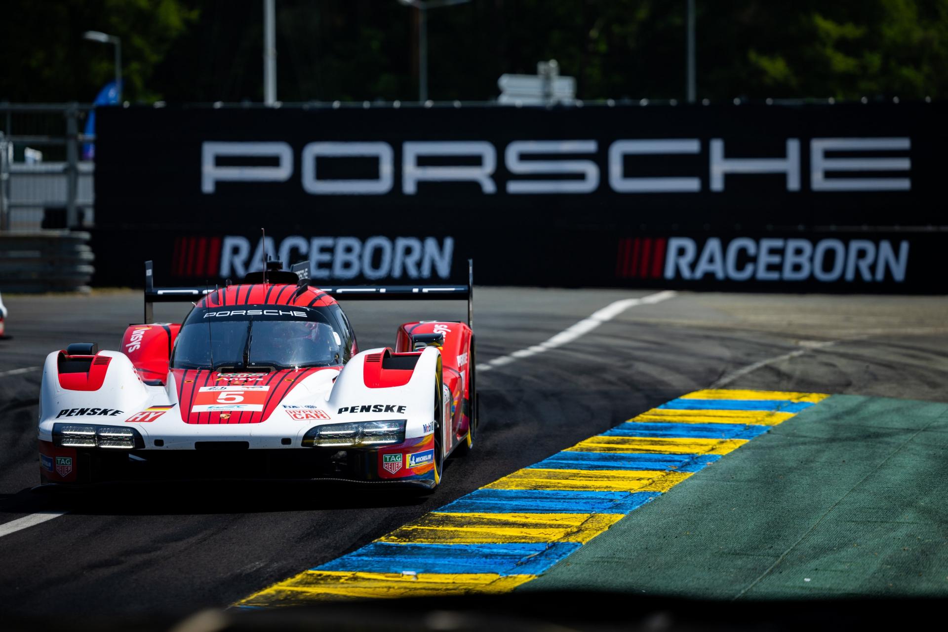24H du Mans 2025 - H+1 : Andlauer et Porsche en tête