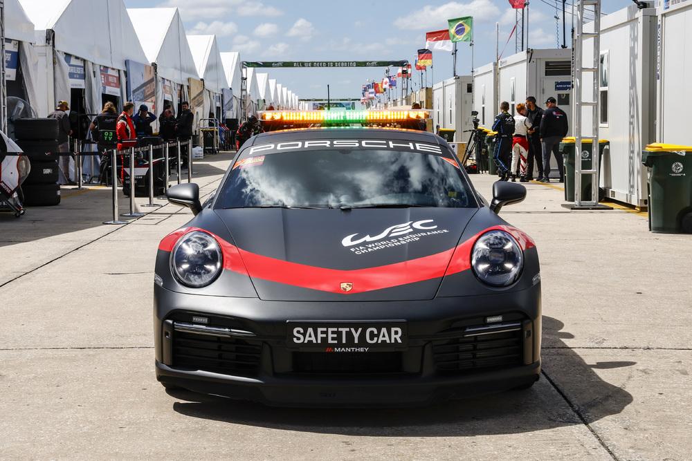 Ouv porsche 992 turbo s safety car