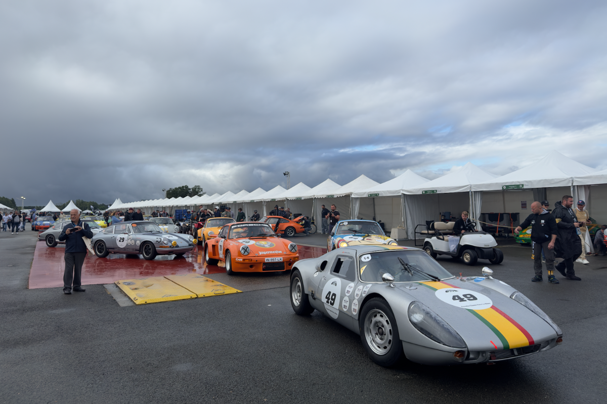 Paddock porsche le mans classic 2023