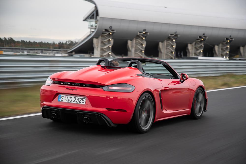 Porsche 718 boxster spyder flat 6 magazine