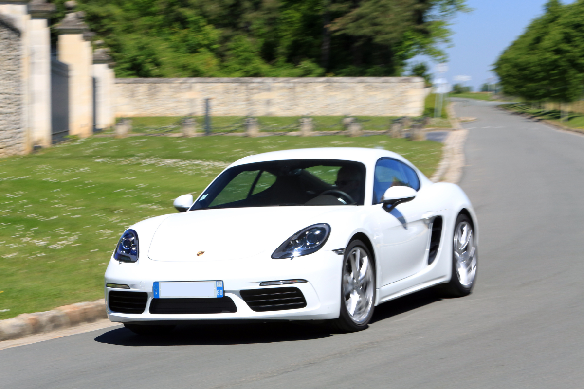 Porsche 718 cayman flat 6 mag