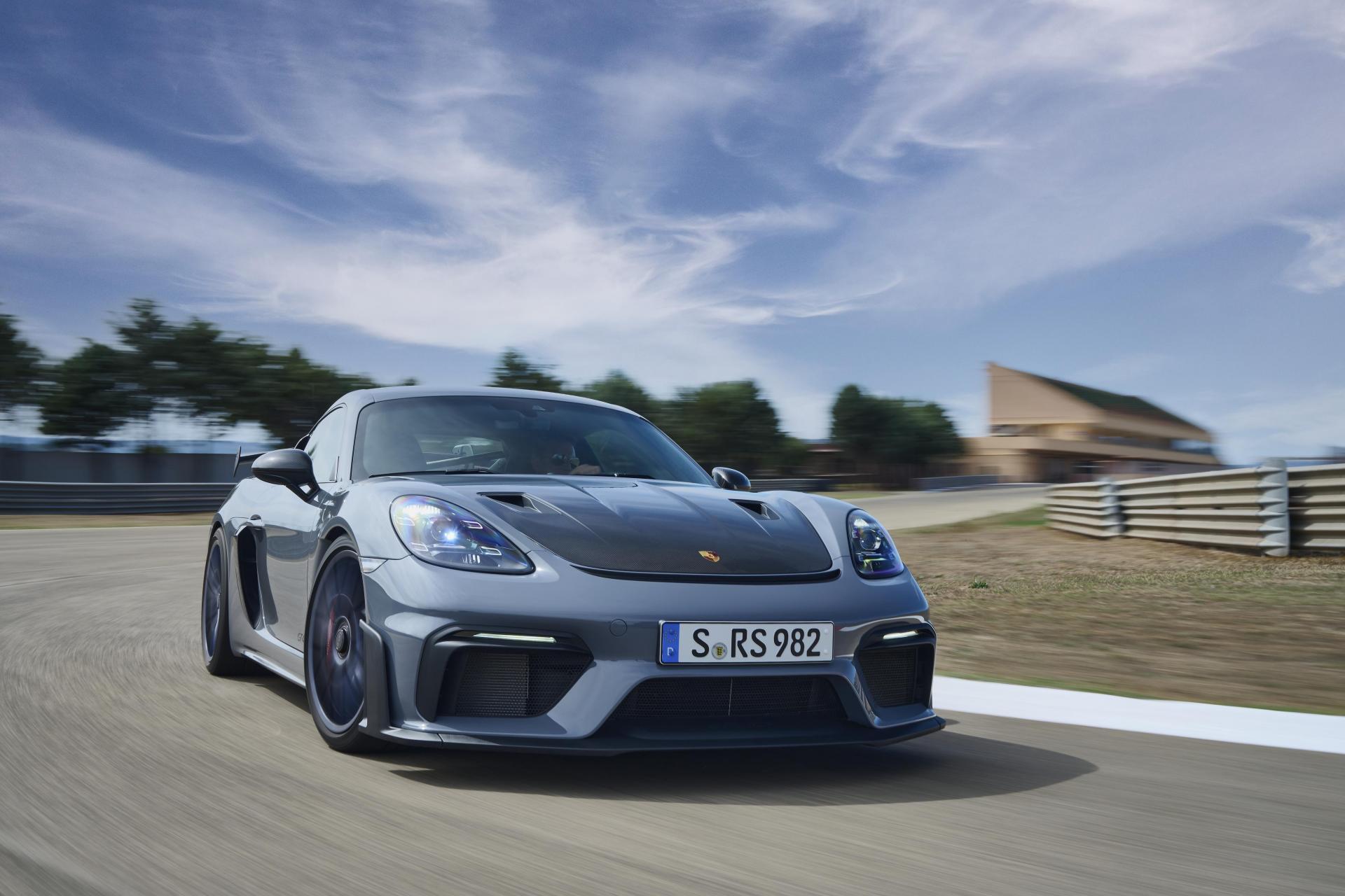 Porsche 718 cayman gt4 rs 3 2