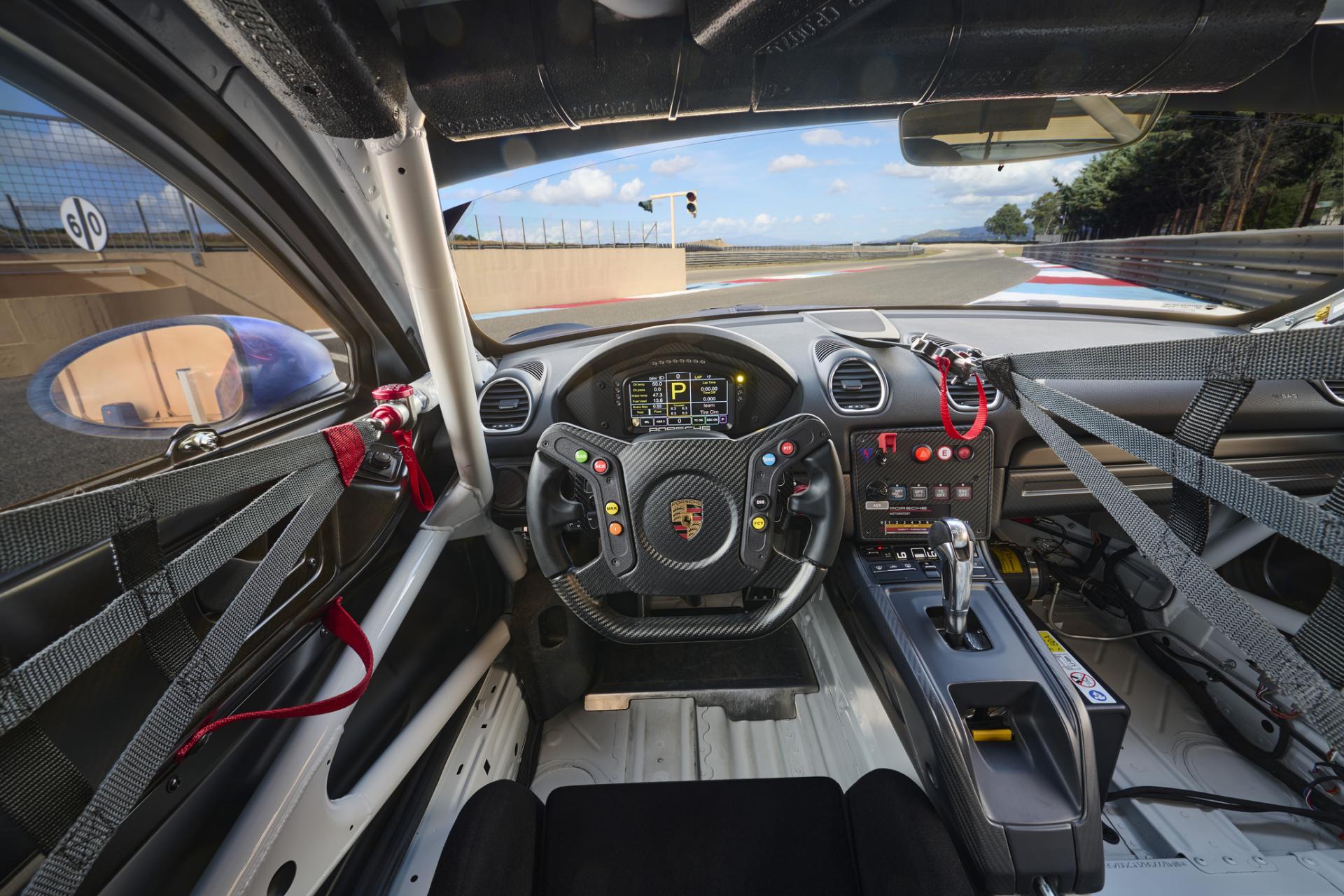 Porsche 718 cayman gt4 rs clubsport 6