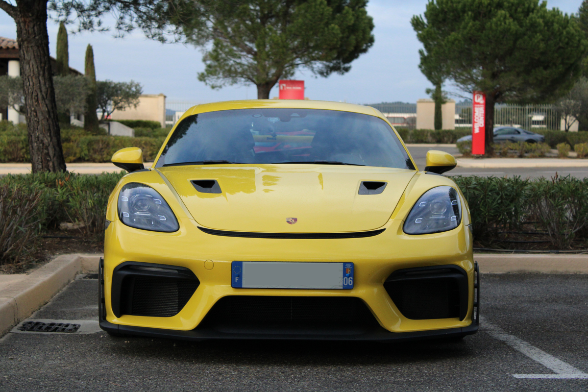 Porsche 718 cayman gt4 rs