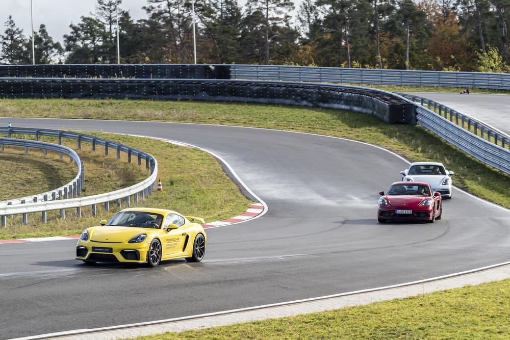 Porsche 718 cayman gt4