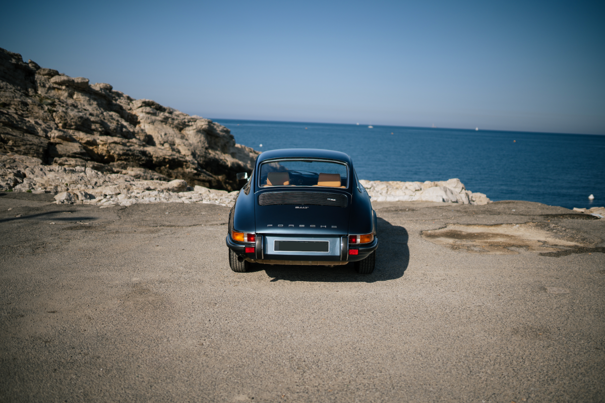 Porsche 911 2 4 t flat 6