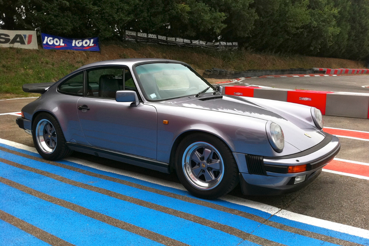 Une Porsche 911 Carrera 3.2 Jubilé “Votre Porsche, votre histoire”