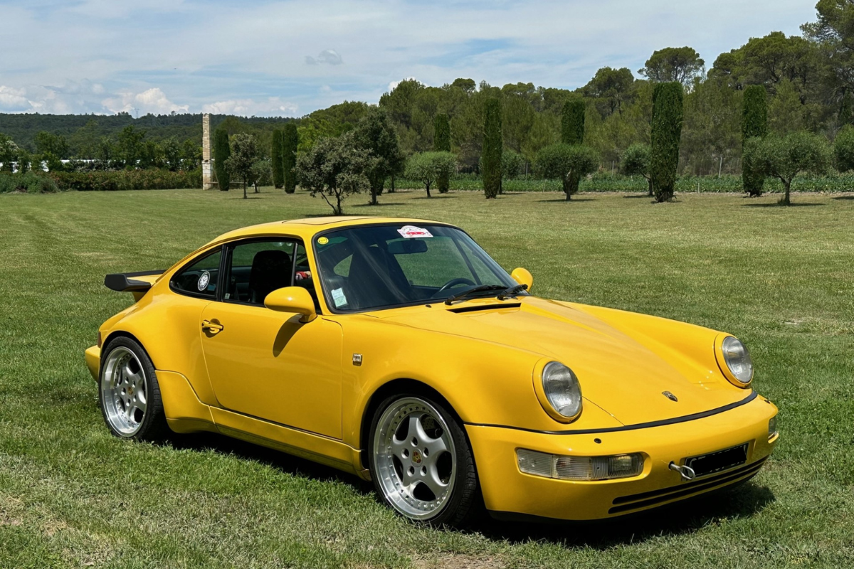 “Votre Porsche, votre histoire” Une Porsche 911 Turbo X33