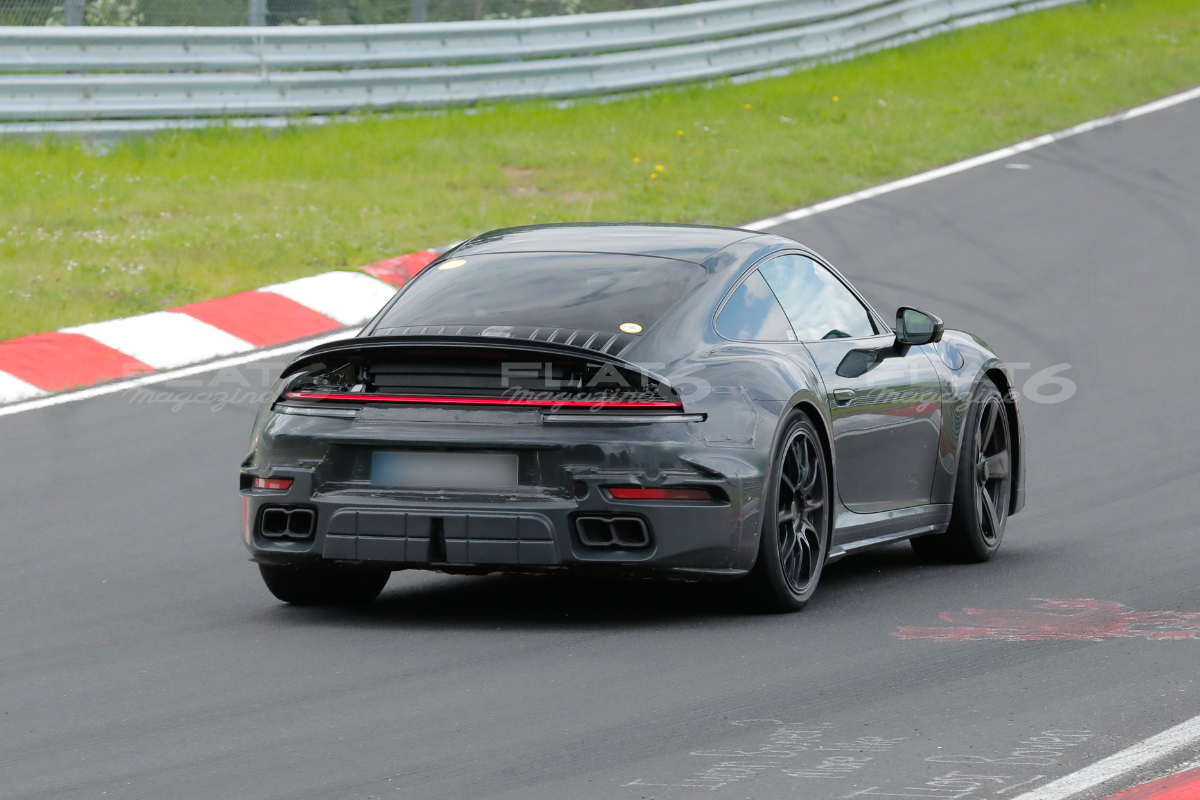 Porsche 911 992 turbo s touring flat 6 mag 6