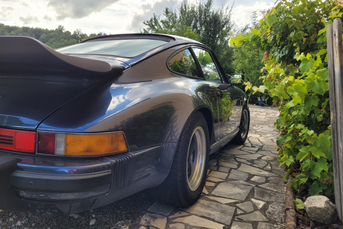 Porsche 911 carrera 3 2 litres flat 6 magazine arriere