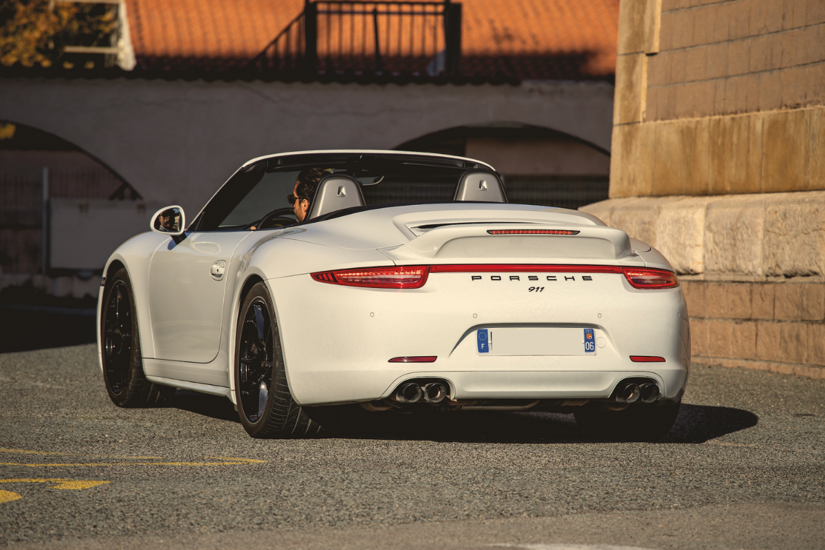 Porsche 911 carrera 4s cabriolet flat 6 mag