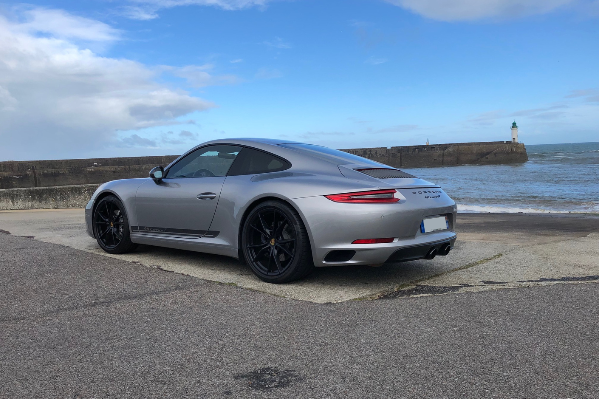 Porsche 911 carrera t flat 6 mag