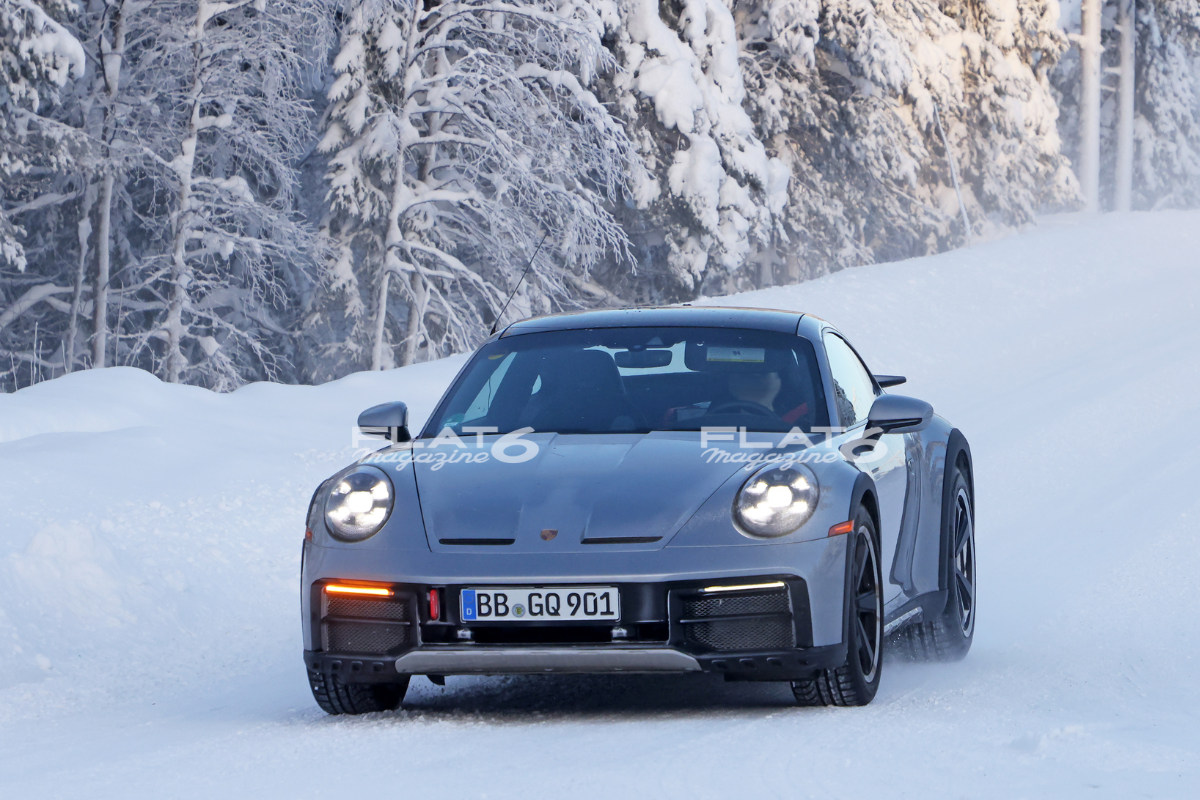 La Porsche 911 Dakar aperçue sur route enneigée