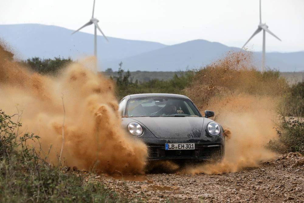 Porsche 911 dakar flat 6 mag