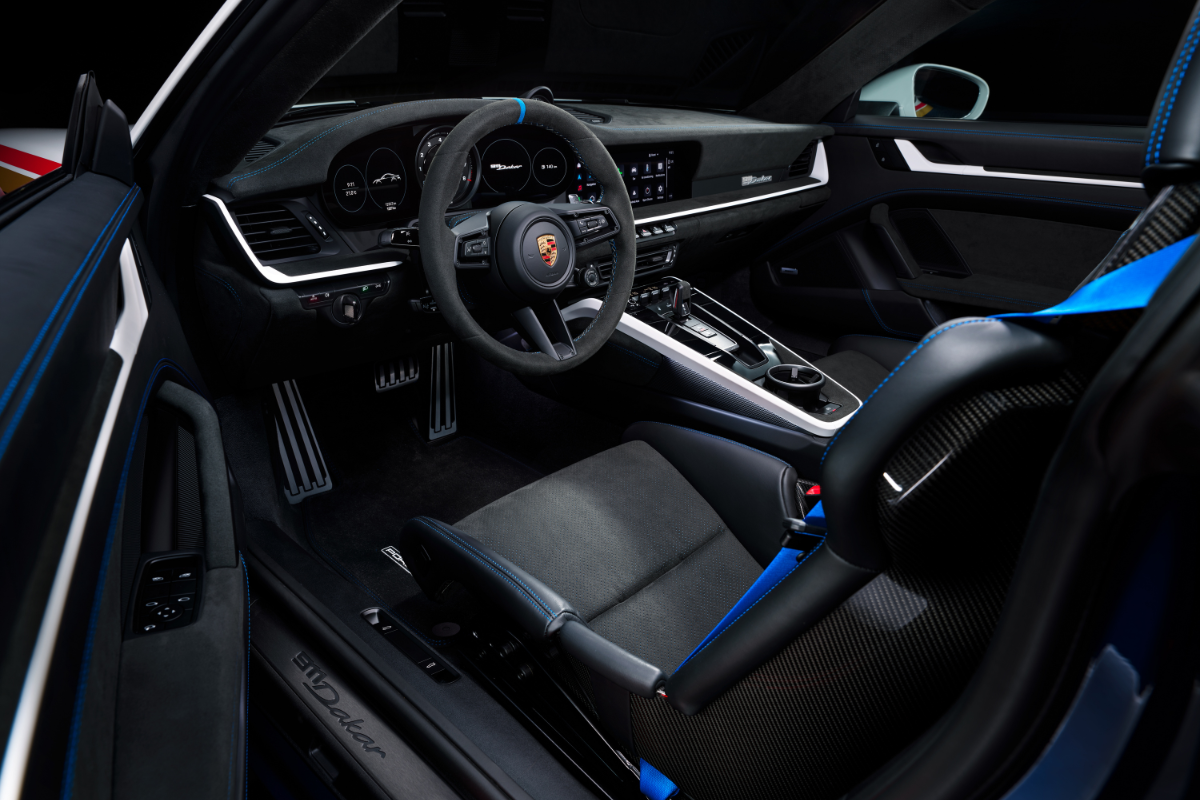 Porsche 911 dakar interieur flat 6 magazine