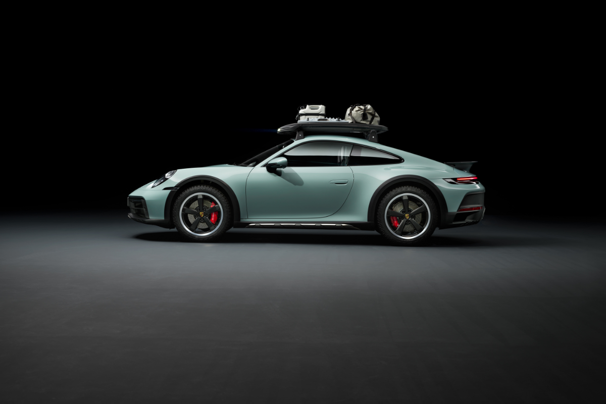 Porsche 911 dakar shade green flat 6 mag