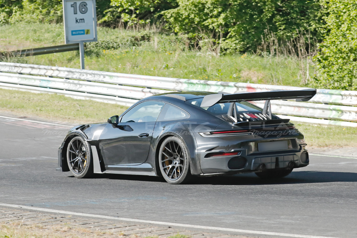 Porsche 911 gt2 rs 1