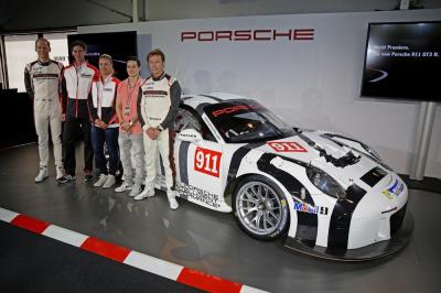 Porsche 911 gt3 r 2015 a gauche jo rg bergmeister et frank steffen walliser a droite patrick pilet