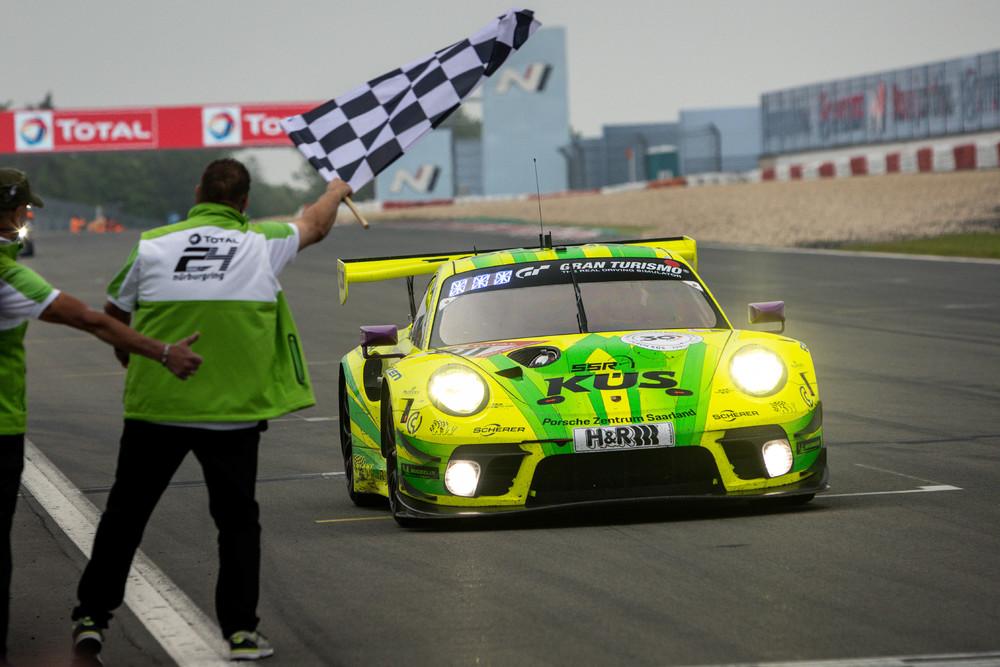 Porsche 911 gt3 r 24h nurburgring 2021 8 