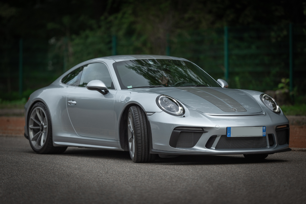 Porsche 911 gt3 touring flat 6 magazine