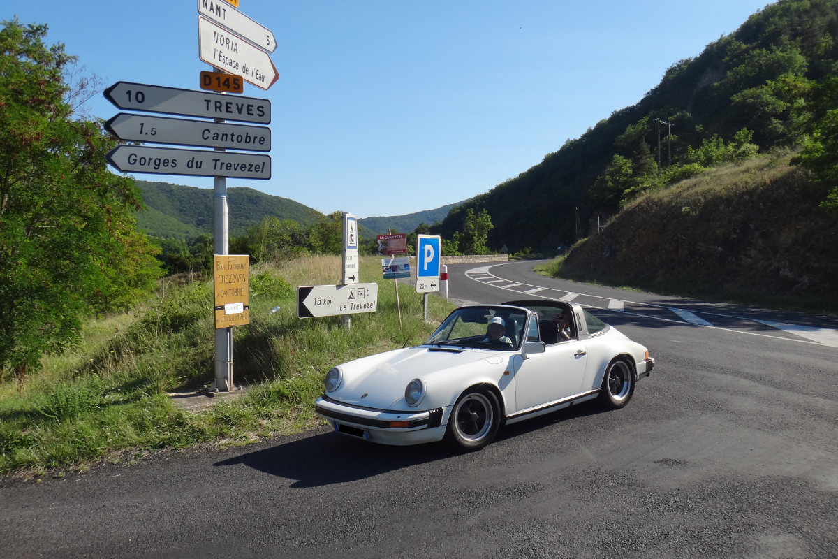 Porsche 911 sc cab flat 6 magazine