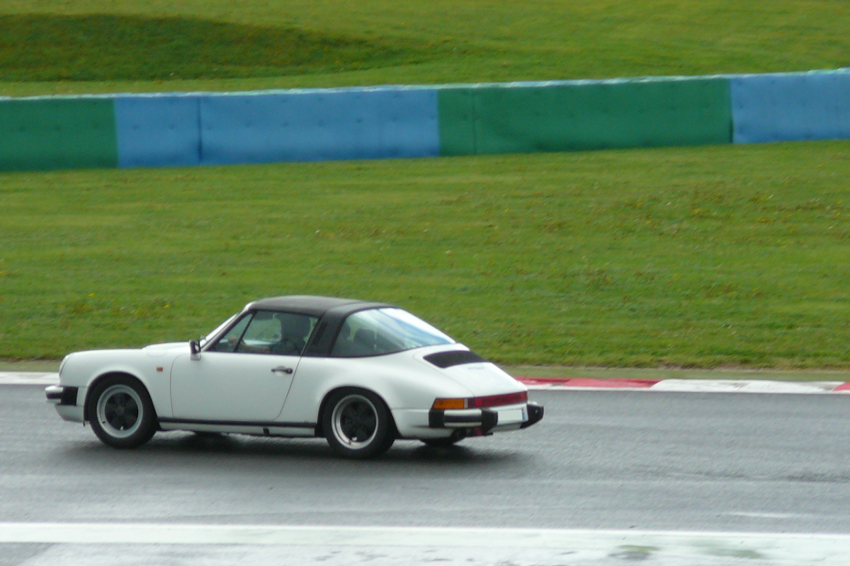 Porsche 911 sc cabriolet flat 6 magazine