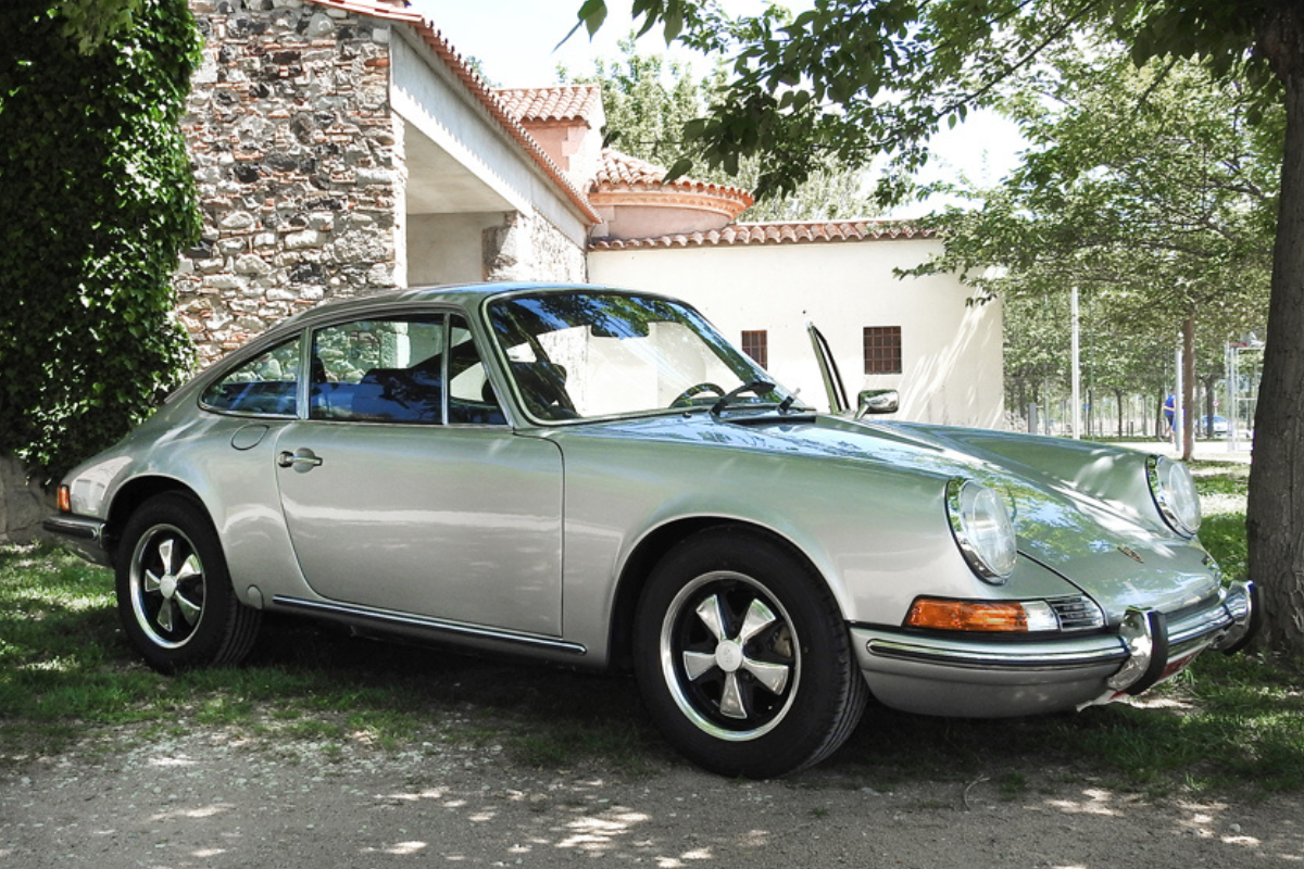 Porsche 911 silver 2l tt flat 6 mag