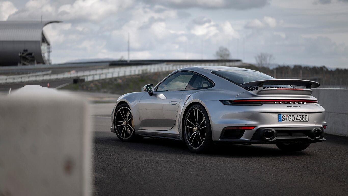 Porsche 911 turbo s flat 6 magazine 1