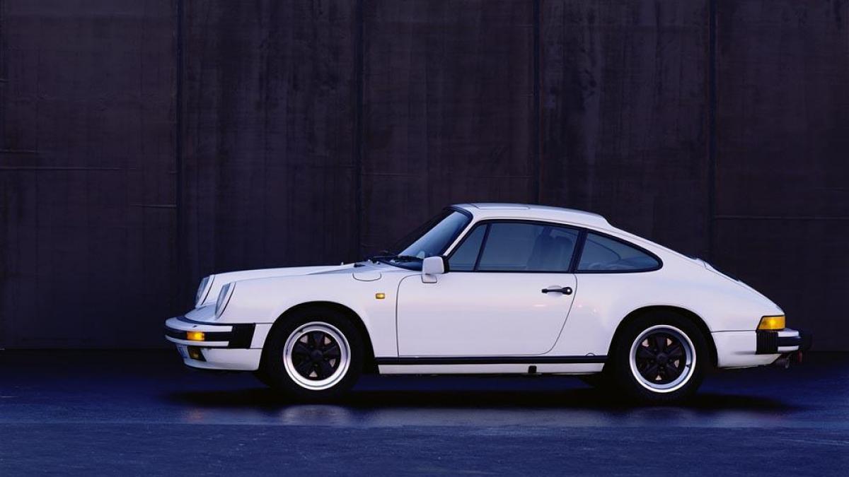 Porsche 911 type g carrera 3 2 blanc profil 1