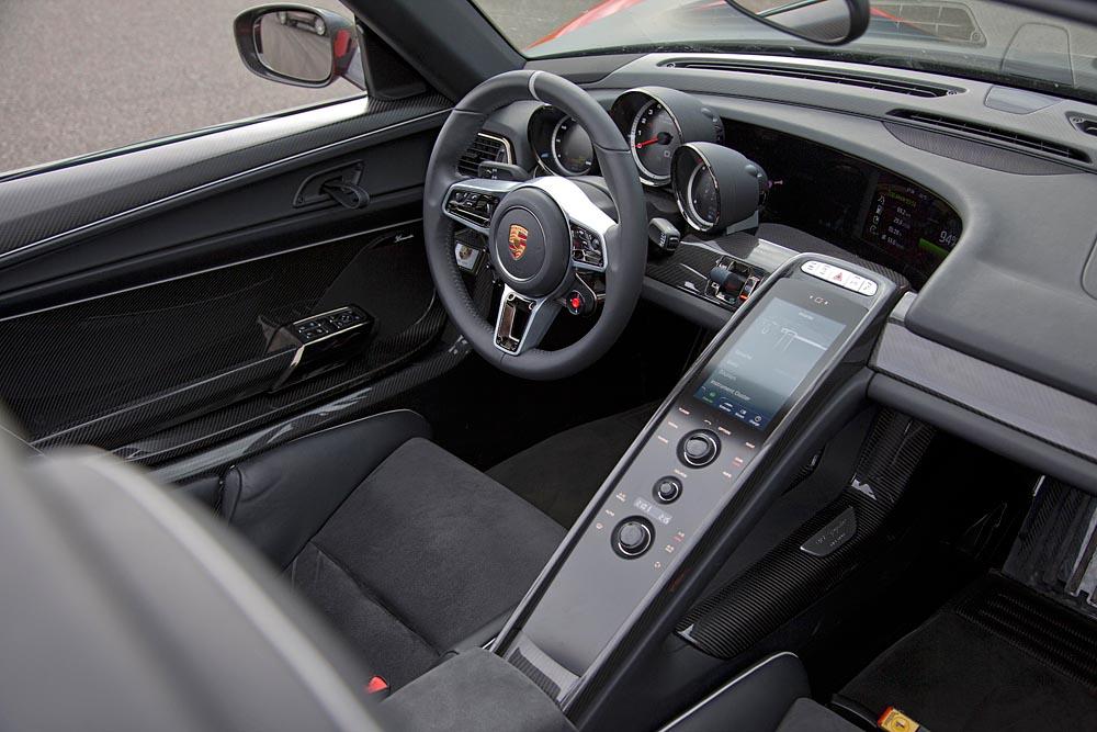 Porsche 918 spyder interieur