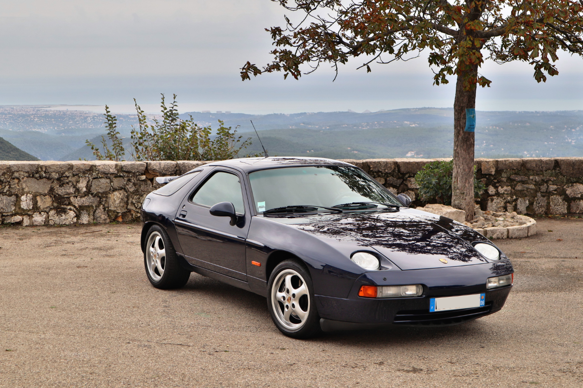 Porsche 928 gts flat 6 magazine 3