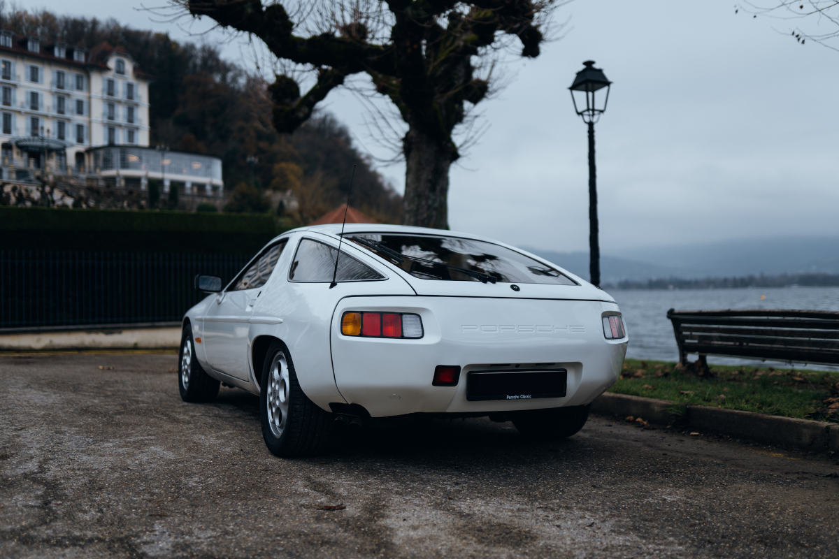 Porsche 928