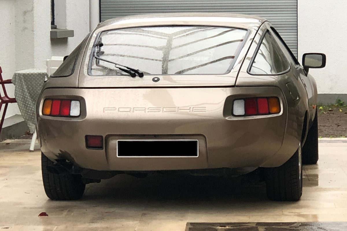 Porsche 928