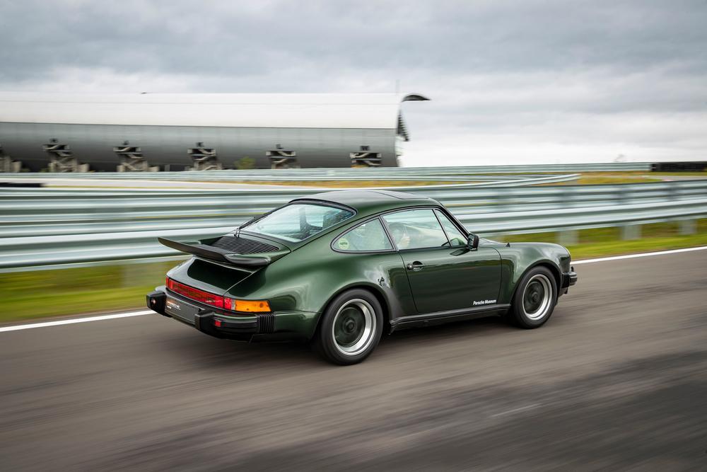 Porsche 930 turbo 3 3 2