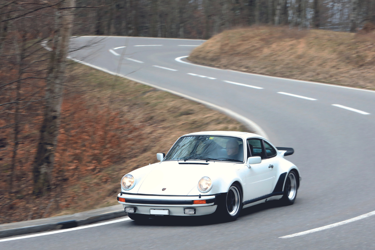 Porsche 930 turbo flat 6 mag