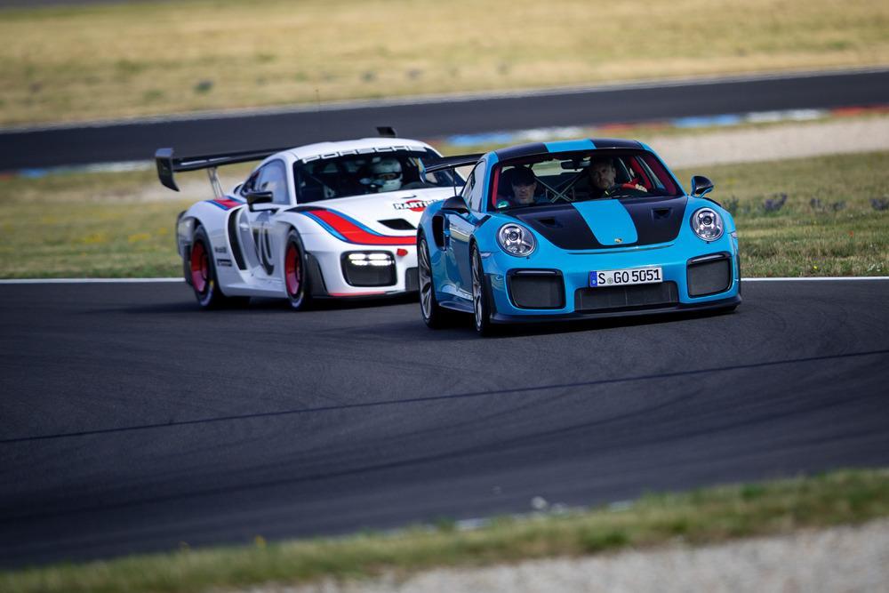 Porsche 935 vs 991 gt2 rs