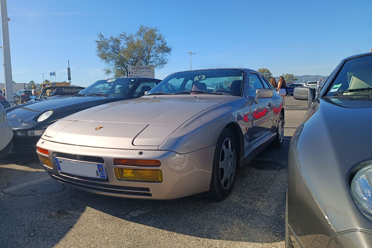 voiture(s) rose(s) - Auto titre