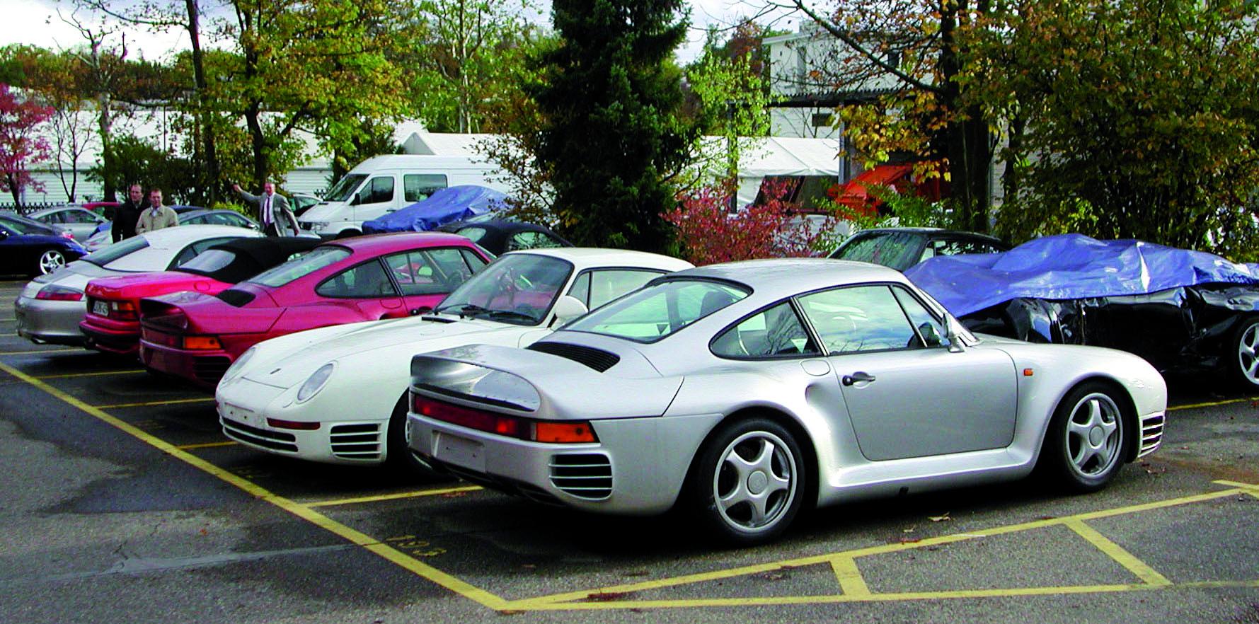 Porsche 959 parking