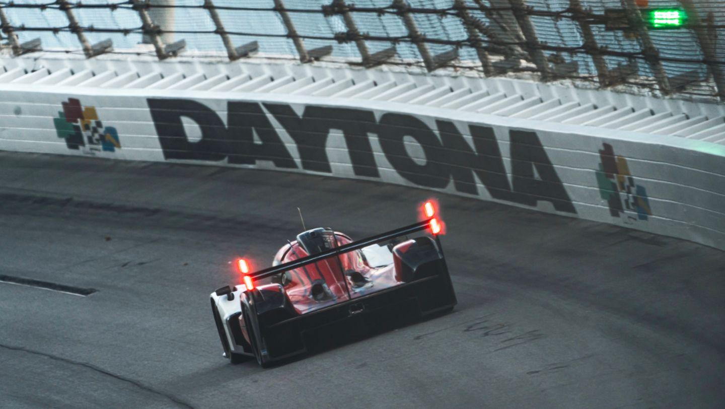 Porsche 963 daytona test flat6 magazine