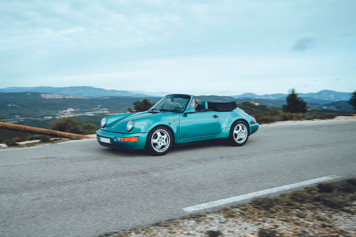 La Porsche 911 (964) Carrera 2 Cab Turbolook, intemporelle et merveilleuse